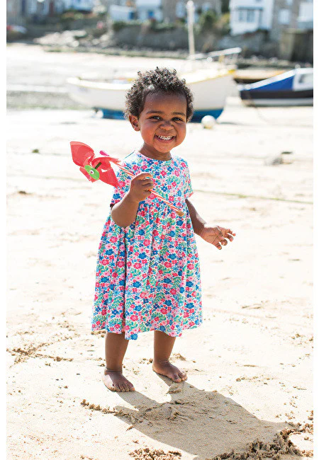 Blumenkleid mit Hosen von Frugi - Image 3