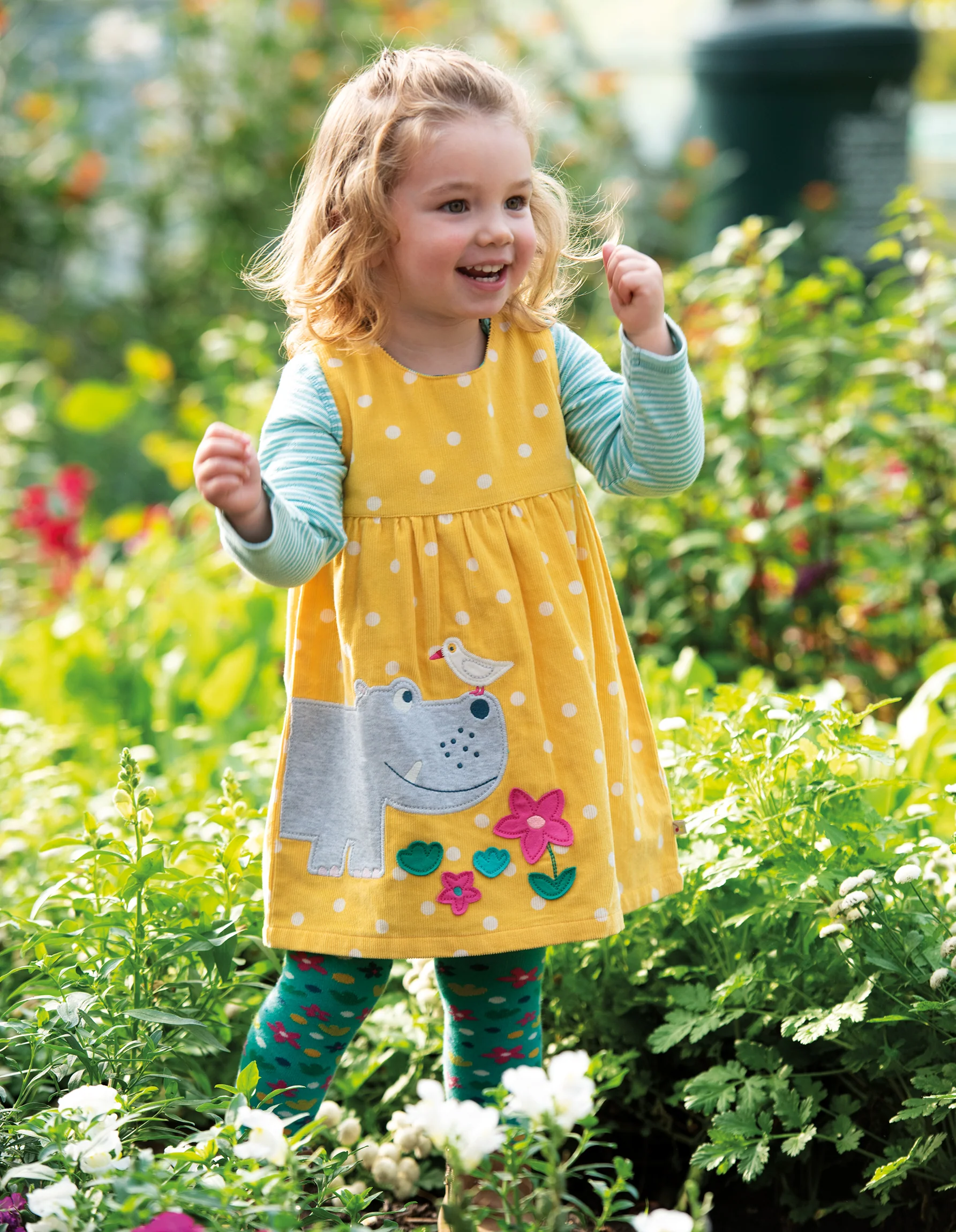 Kleid in gelb mit Nilpferd appliziert von Frugi - Image 2