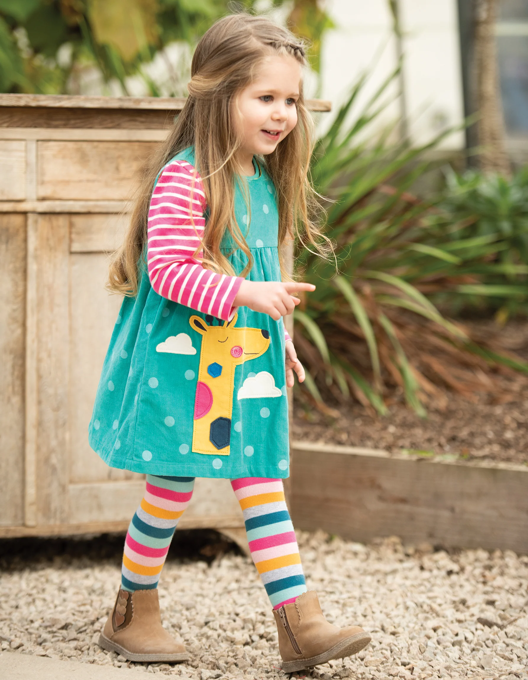 Kleid in türkis mit Giraffe appliziert von Frugi - Image 2