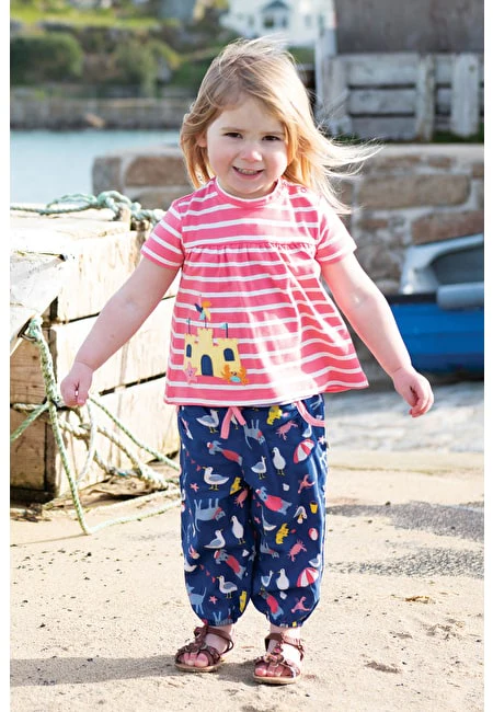 Leichte Sommerhose mit Matrosen Tieren von Frugi - Image 2