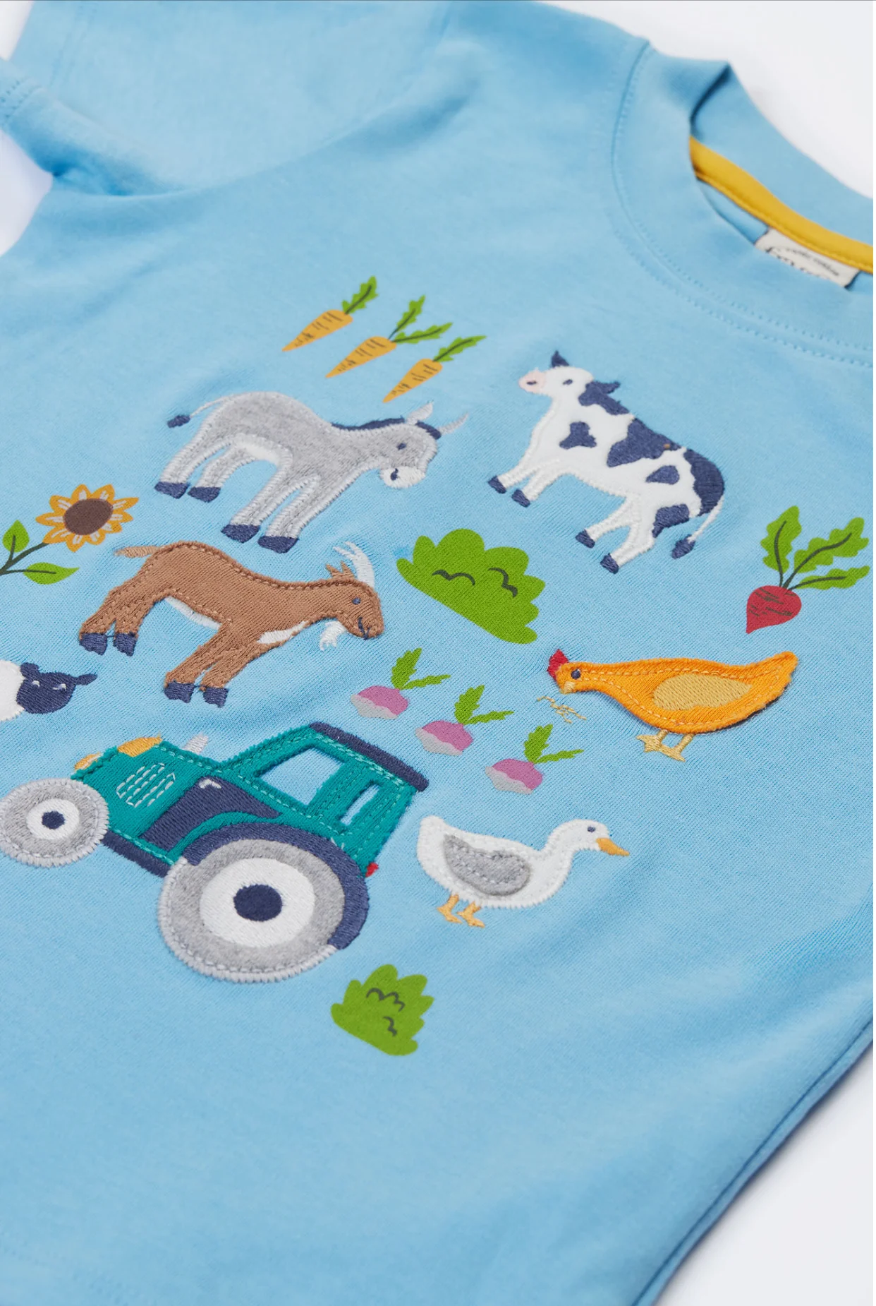 T-Shirt mit Bauernhof und Tieren von Frugi - Image 2