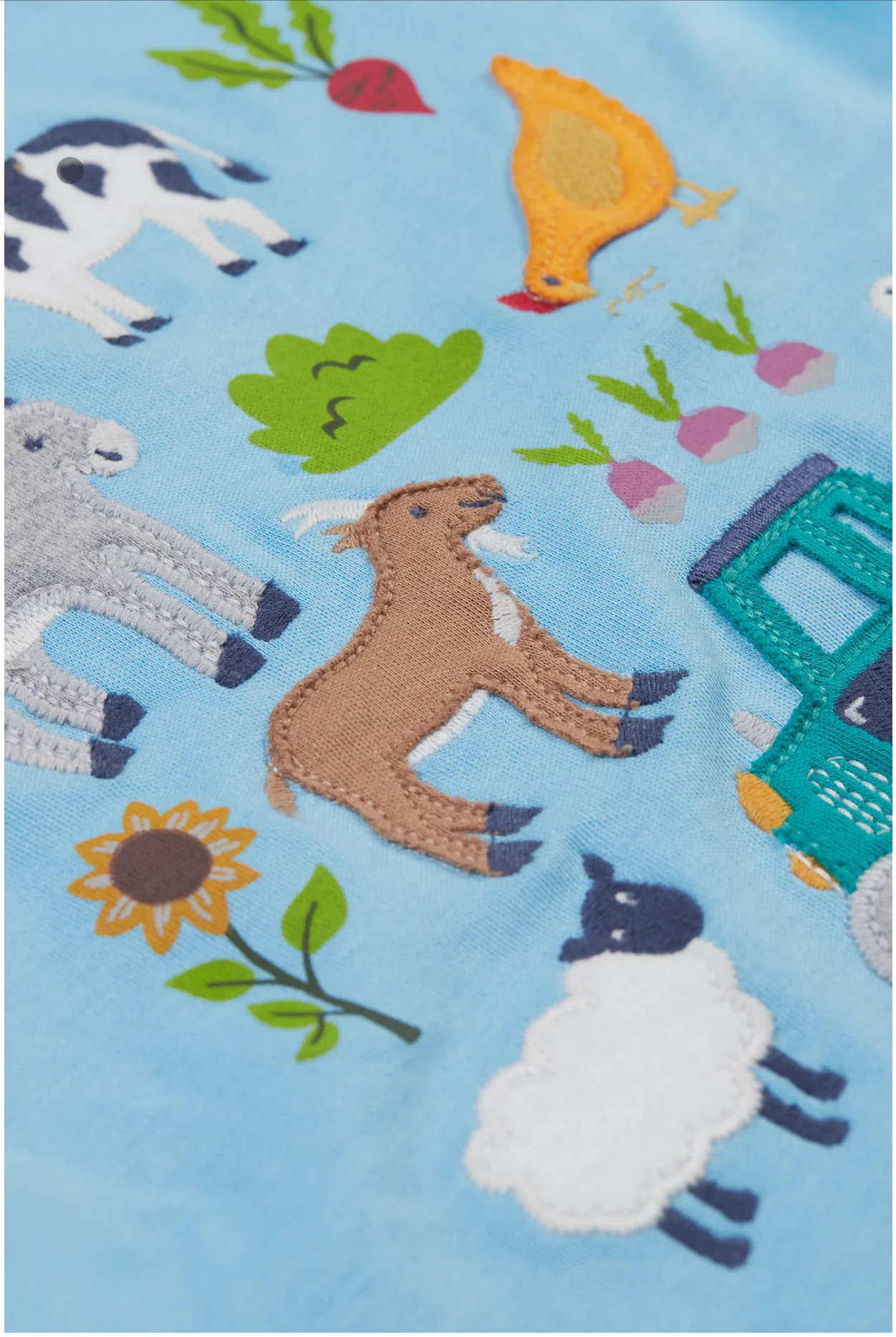 T-Shirt mit Bauernhof und Tieren von Frugi - Image 4