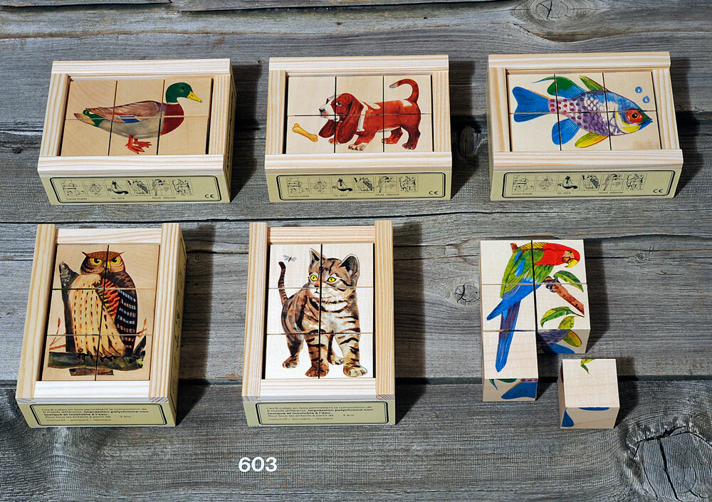Würfelpuzzle Tiere im Holzhintergrund von Atelier Fischer